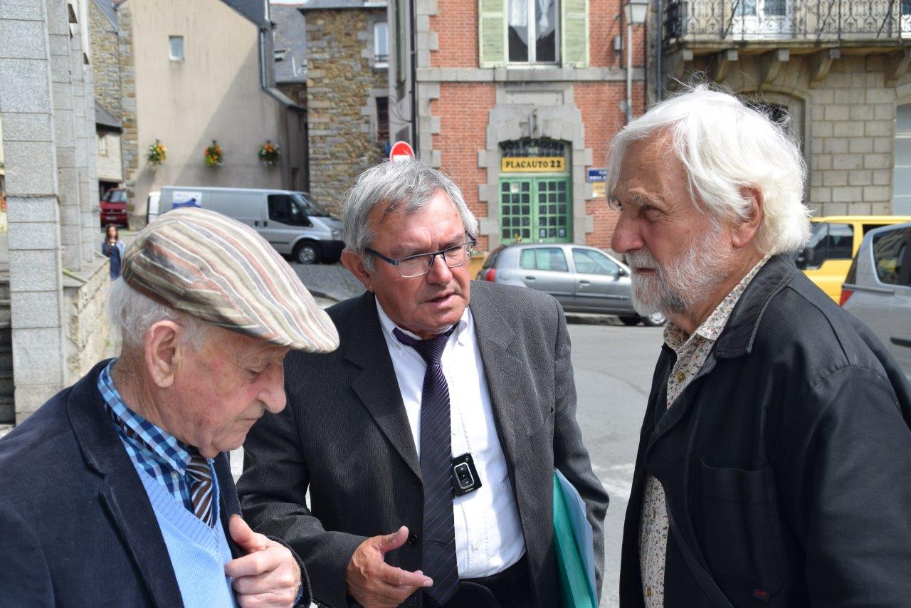 André Pochon, André Ollivro et Etienne de Saint-Laurent à Saint-Brieuc.. Photo pyb29